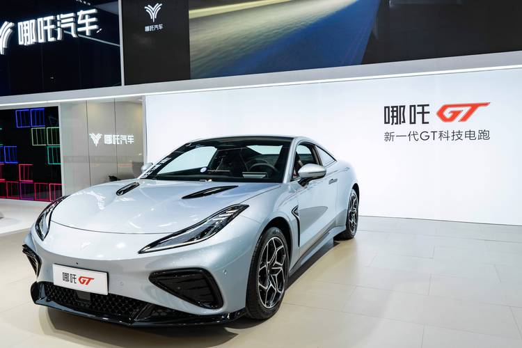 广州168哪吒汽车在智能汽车领域的表现，领途汽车在新能源汽车市场中的影响力